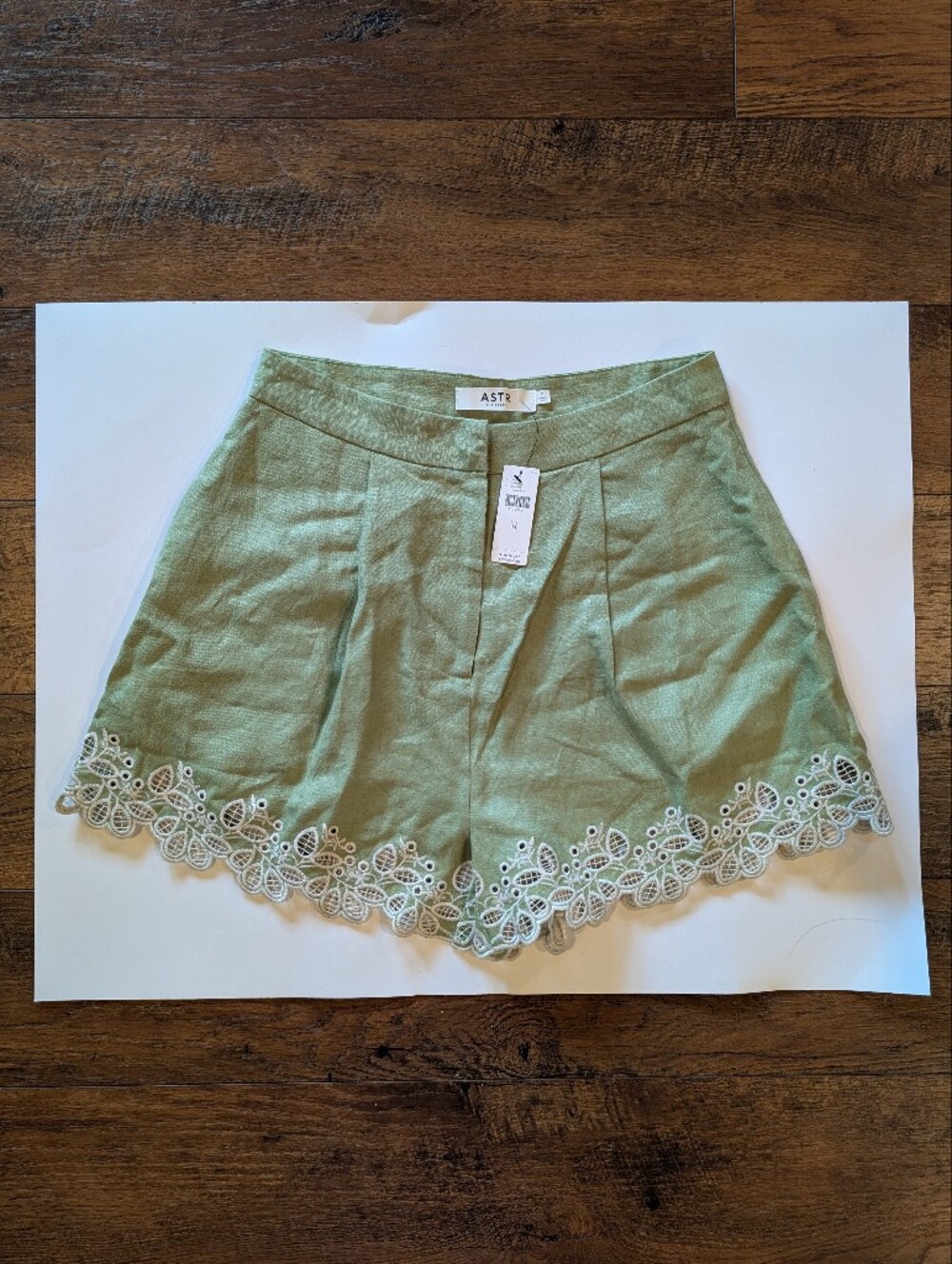 NWT Anthropologie Astr Sage Green High-Waist Shorts with White Lace Trim Size M